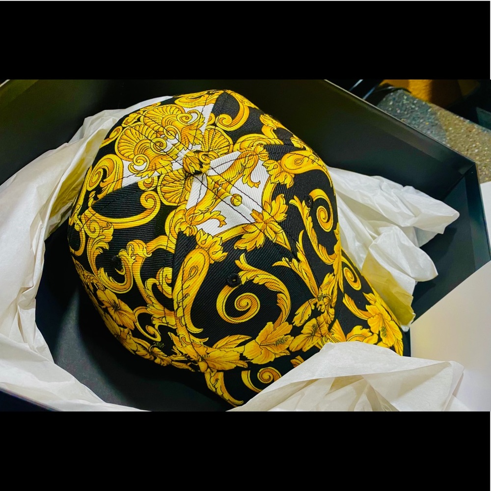 Versace Unisex Barocco Hibiscus Print Hat - Picture 2 of 13